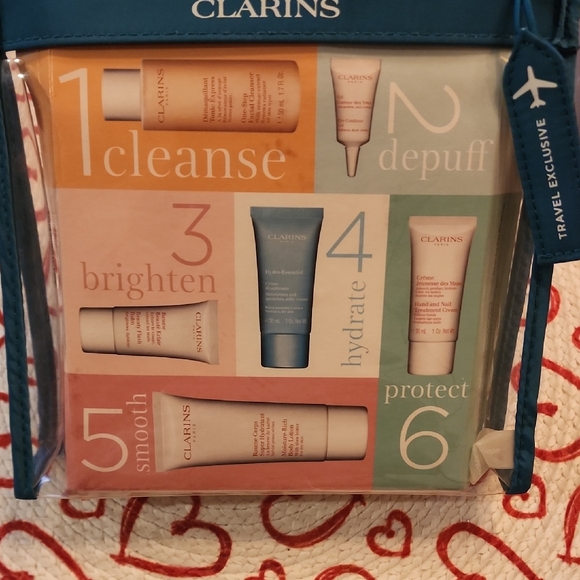 Clarins Luxury Skincare Travel Collection – Soft Glam Gift Set - Picture 4 of 4